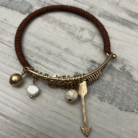Boho Pearl Beaded Arrow Suede Bangle Bracelet - Picture 3 of 5